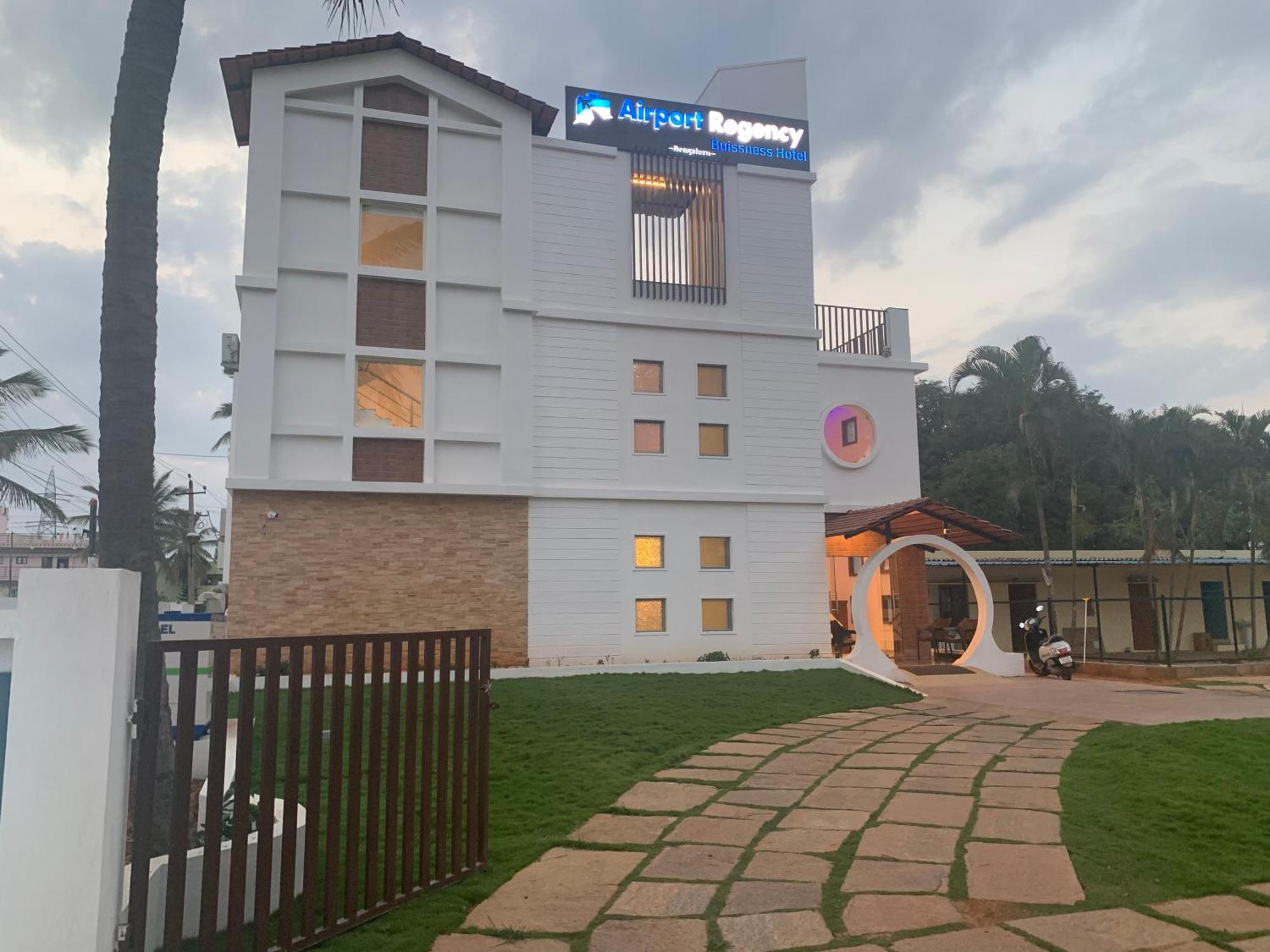 Hotel Airport Regency Devanahalli Esterno foto